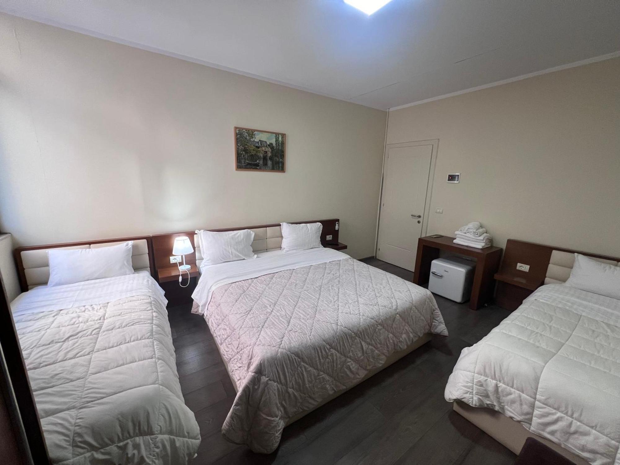 Bobi Hotel Shkodër Exteriör bild