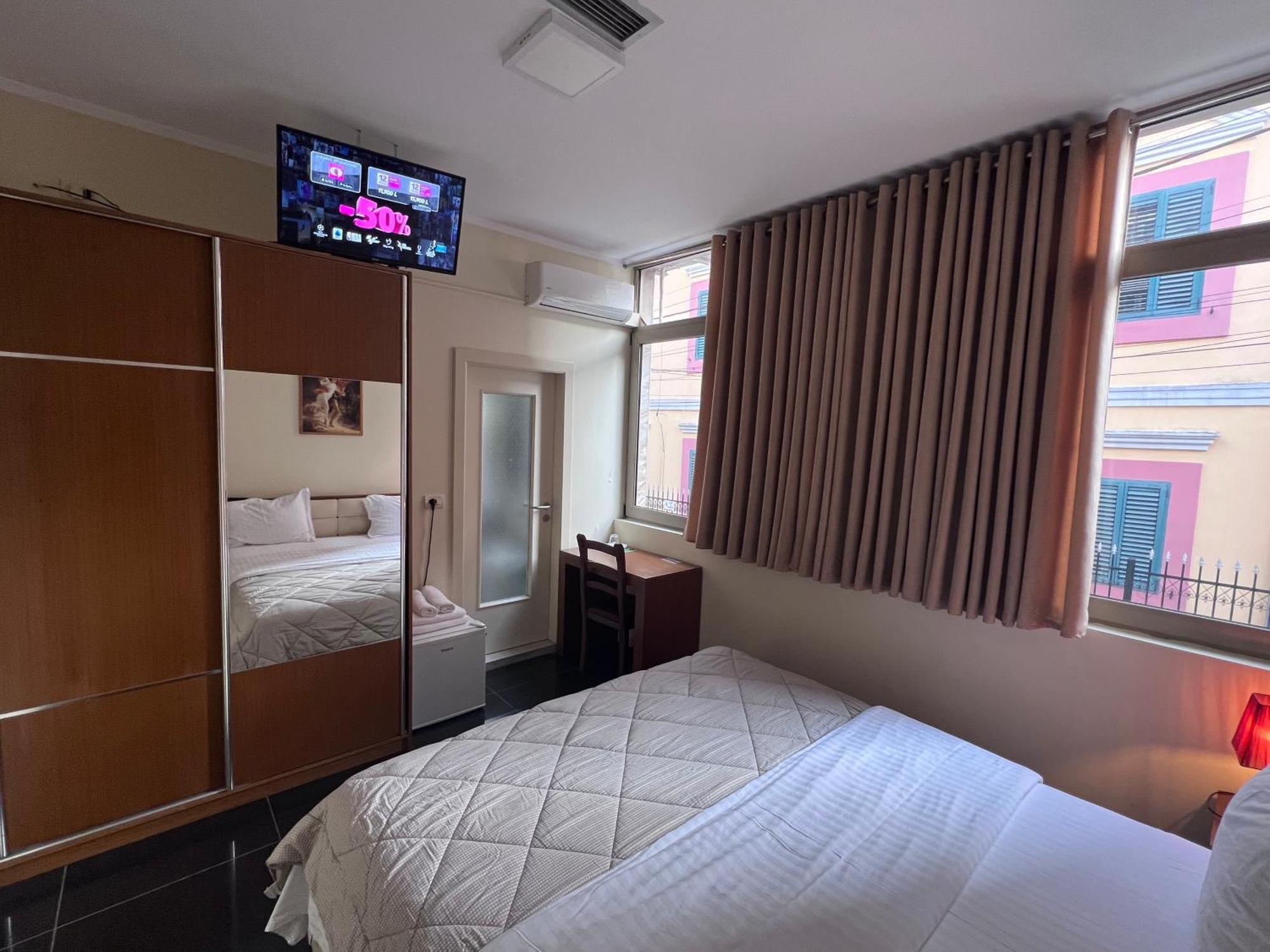 Bobi Hotel Shkodër Exteriör bild