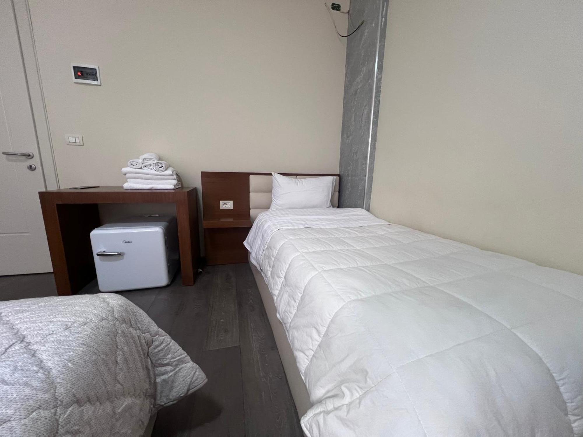 Bobi Hotel Shkodër Exteriör bild