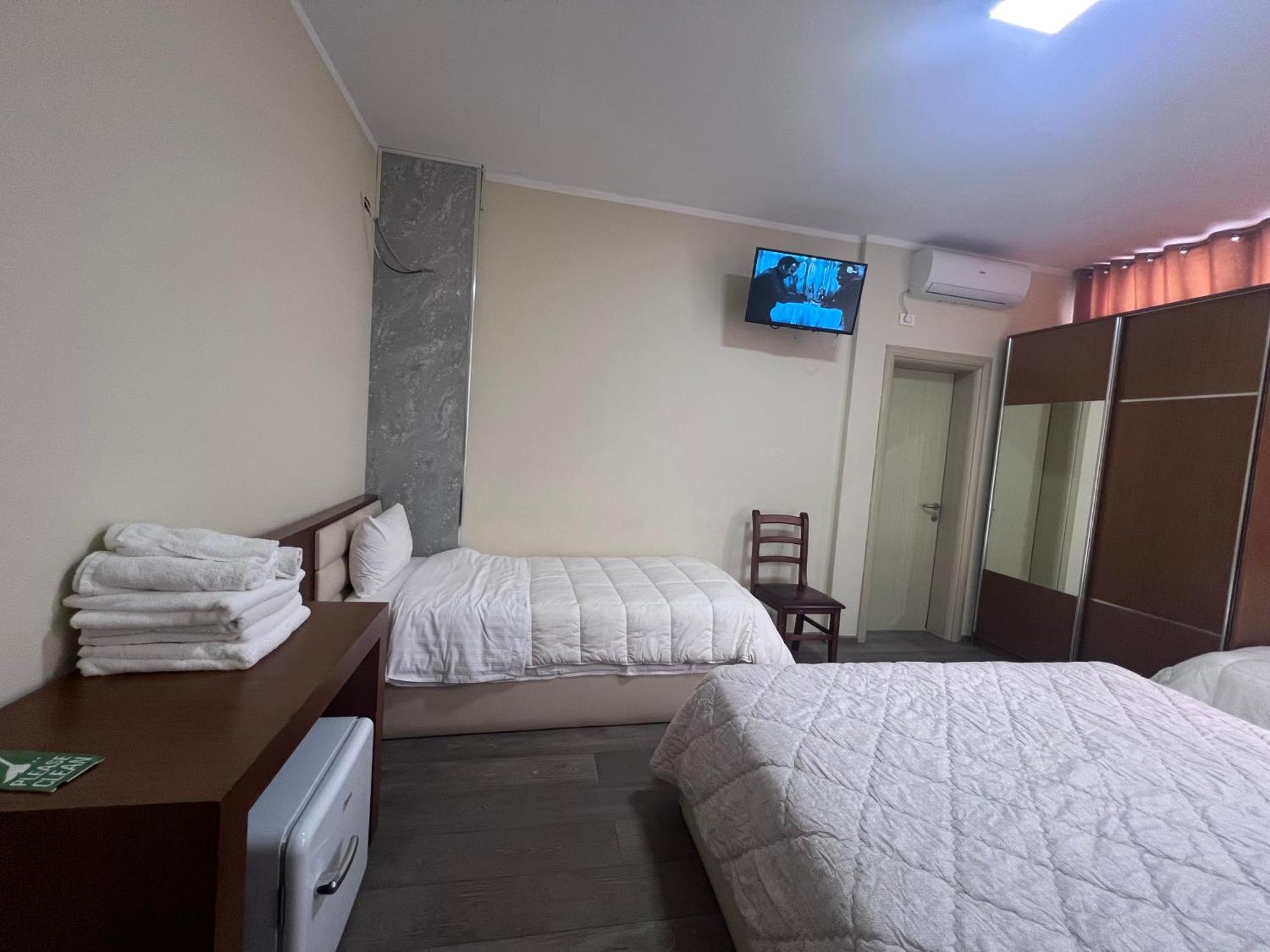 Bobi Hotel Shkodër Exteriör bild