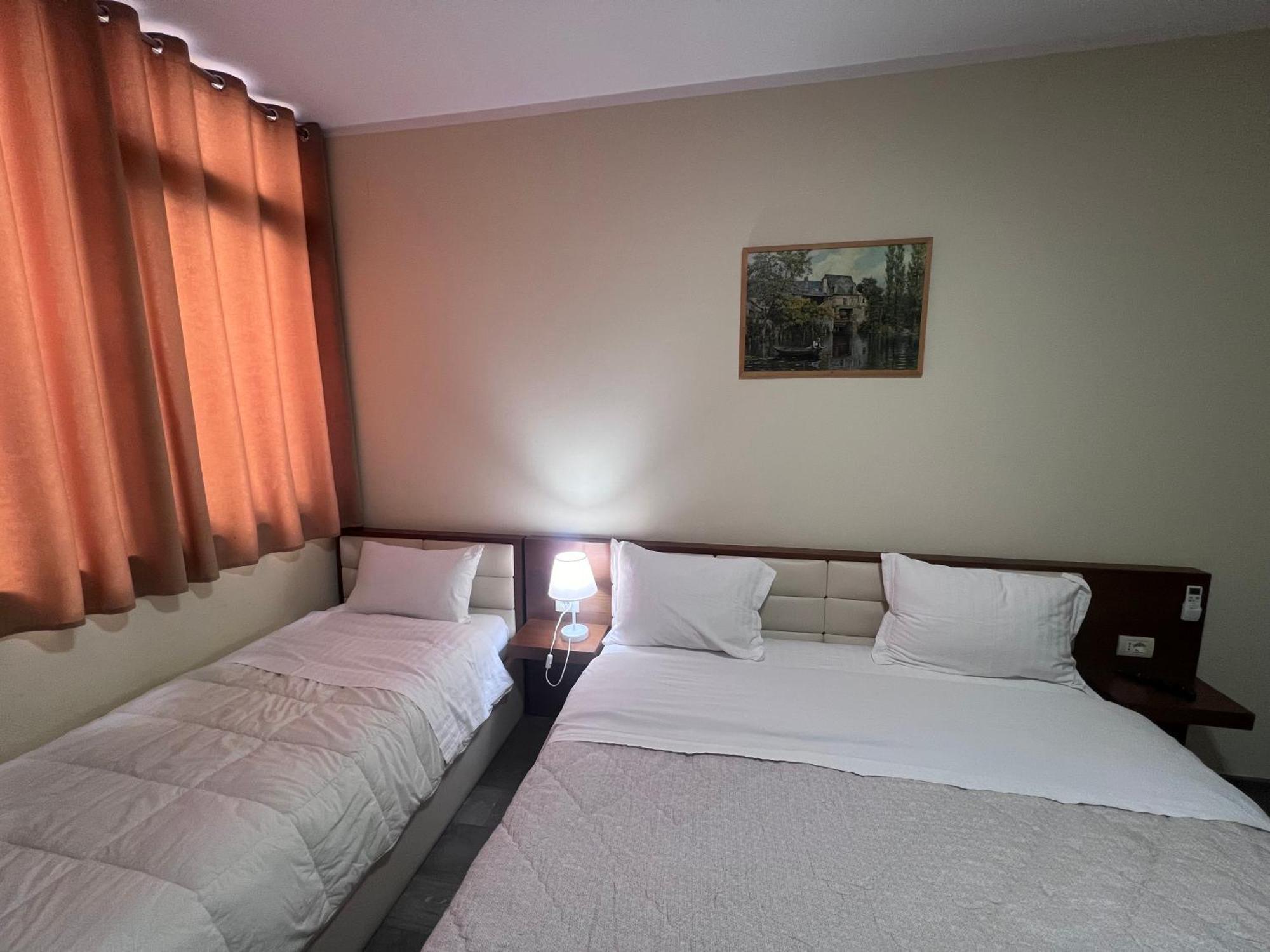 Bobi Hotel Shkodër Exteriör bild