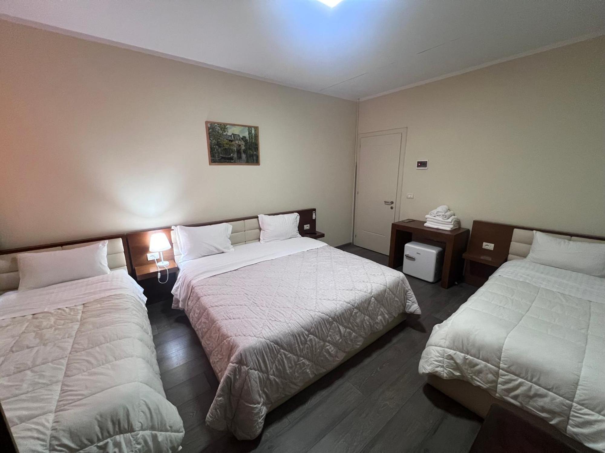 Bobi Hotel Shkodër Exteriör bild